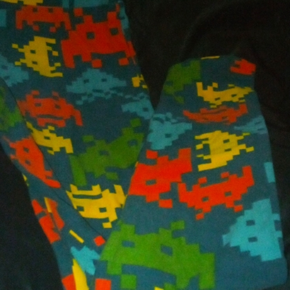 LuLaRoe gamer leggings, one size (fits 0-12)